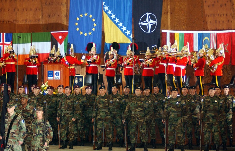 Avrupa'ya stratejik savunma soruları