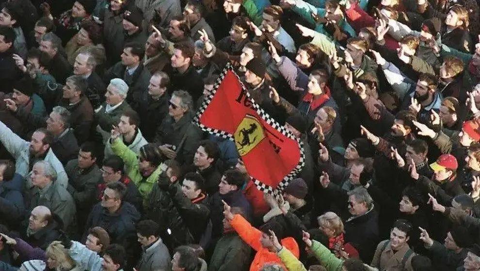 Ferrari bayrağı nasıl Sırbistan protestolarının sembolü oldu?