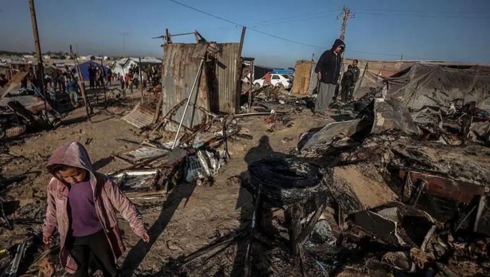 İsrail çadırda yaşayan yerinden edilmiş Filistinlileri vurdu, çok sayıda çocuk öldü