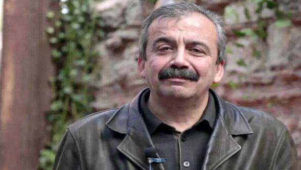 Kalp krizi geçiren Sırrı Süreyya Önder kimdir?