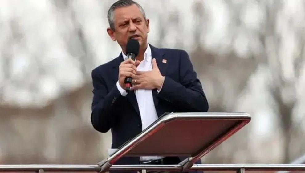 CHP lideri, mitingde kendi vekillerini azarladı