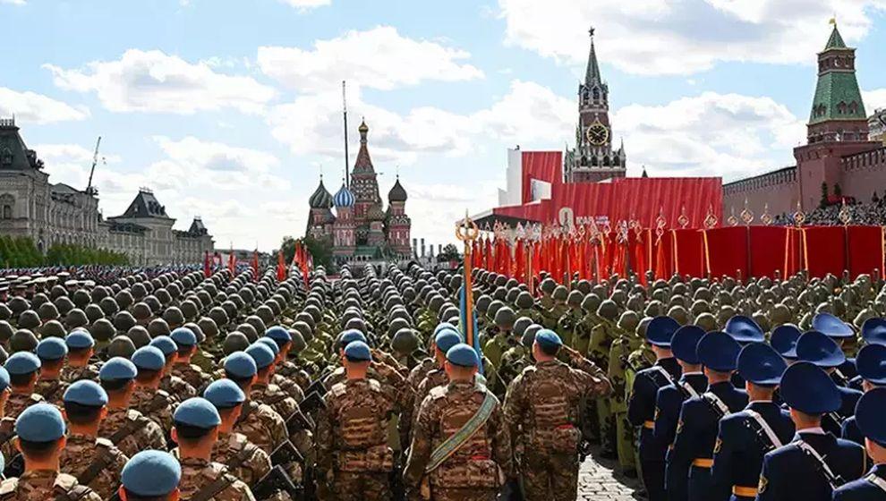Rusya'da görkemli tören: Putin'den Batı'ya gözdağı