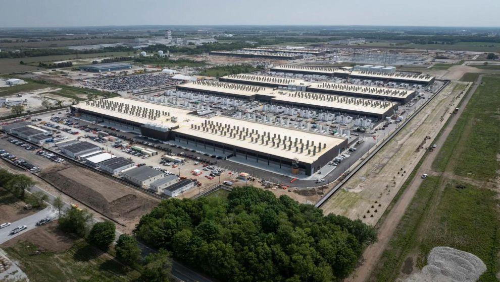 Amazon, tarihin en büyük bilgisayarlarından birini inşa ediyor