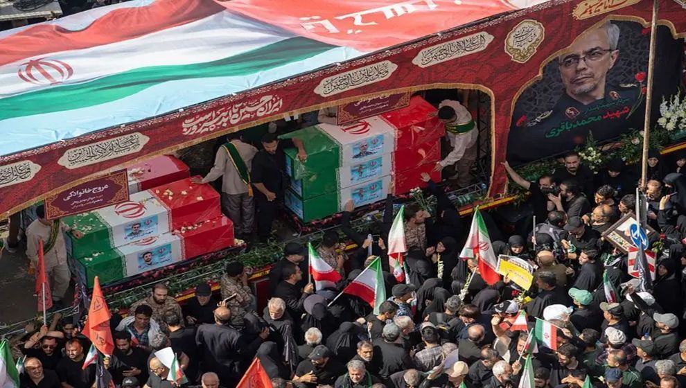 İran'da İsrail saldırılarında öldürülen 60 kişi için devlet töreni yapıldı