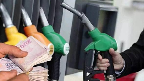 Motorin 55 TL'yi, benzin 52 TL'yi geçti