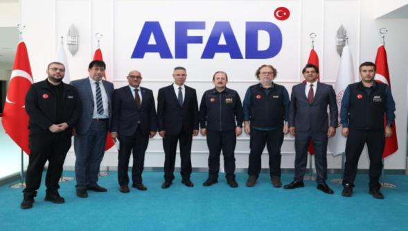 Türkiye'den Filistin'e 102 ton yardım malzemesi gönderildi