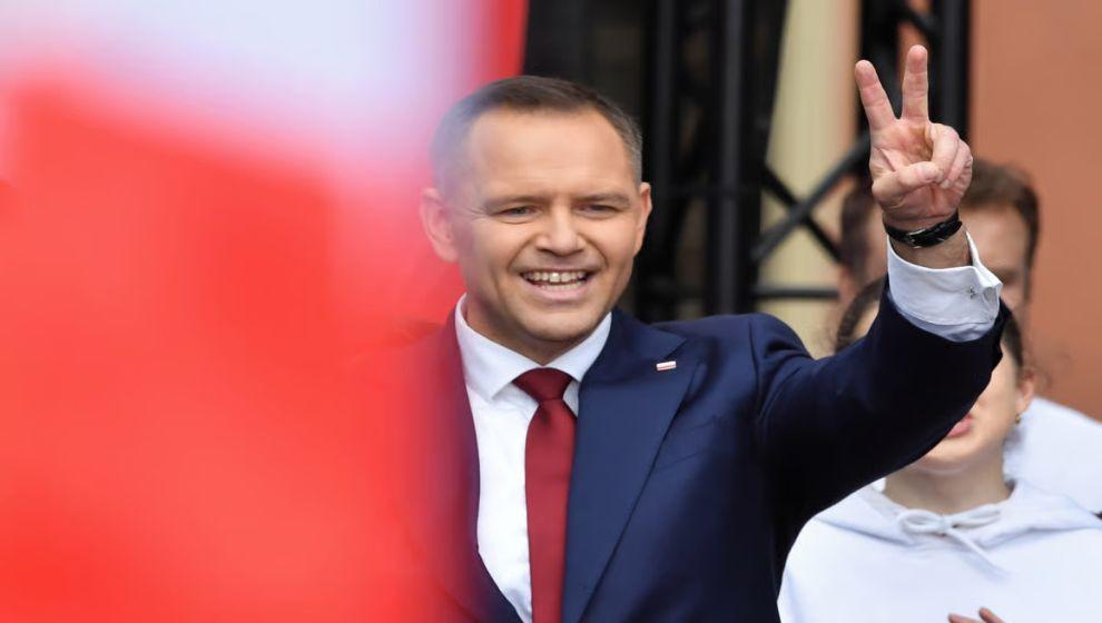 Polonya'da çekişmeli seçimi muhafazakar tarihçi Karol Nawrocki kazandı