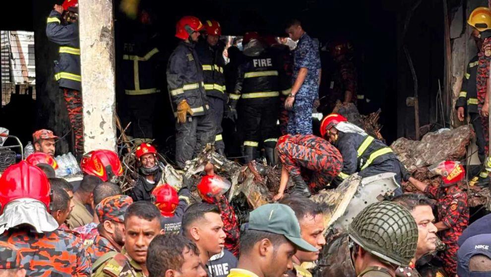 Bangladeş’te askeri uçak okula düştü: En az 19 ölü