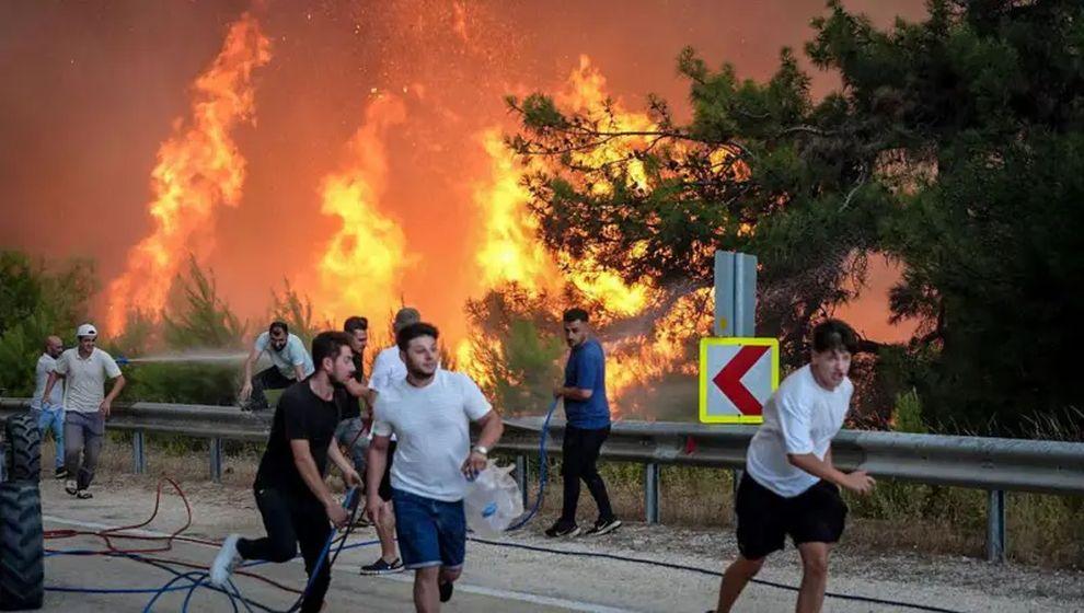 Bursa'da yangın sürüyor: Yangına müdahalede dört kişi hayatını kaybetti