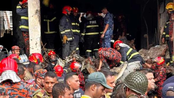 Bangladeş'te askeri uçak okula düştü: En az 19 ölü