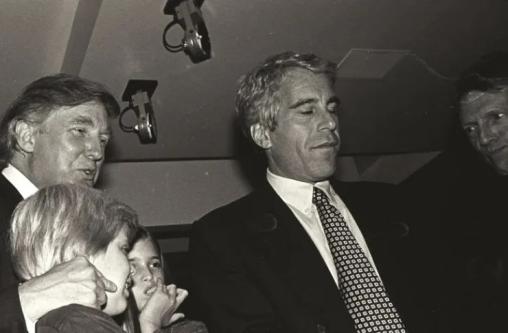 Trump'ın adı Pedofil Epstein hakkındaki dosyalarda 'birçok kez' geçmiş: 'Ortak yönlerimiz var Jeffrey'