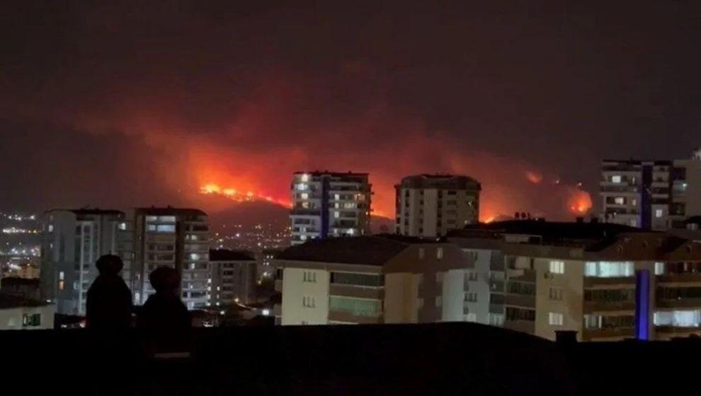 Orman yangınlarına müdahale sürüyor... Bursa'da felaket gecesi: Üç ilçe tehdit altında