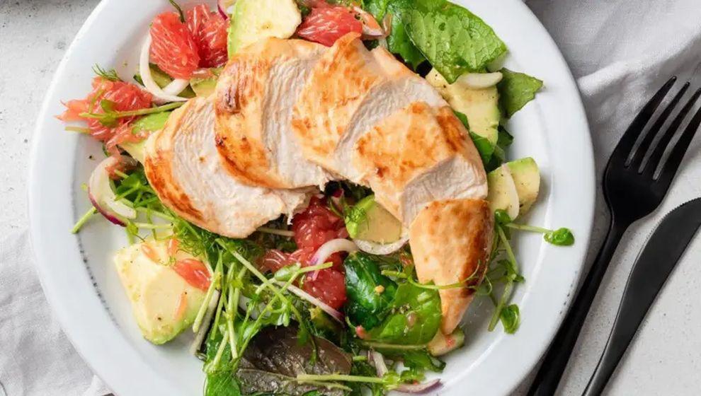 Yaşlandıkça daha fazla protein tüketmek gerekir mi?