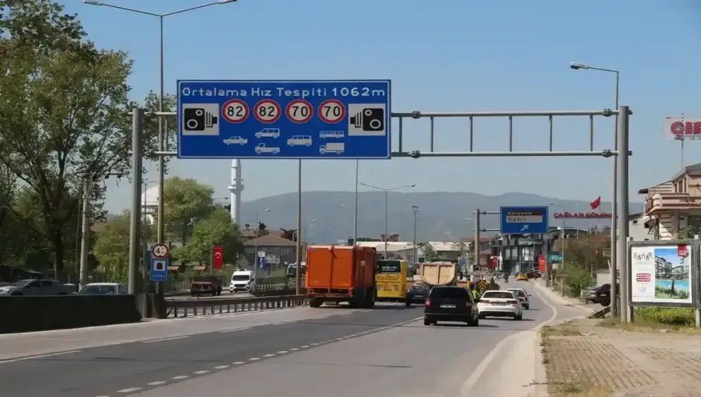 Karayollarında hız sınırları ve levhalara standart geliyor: Resmi Gazete'de yayımlandı