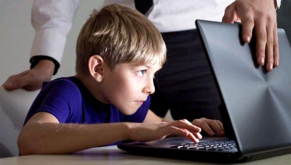 "Ekran bağımlılığı gözlerde kalıcı hasara neden oluyor"