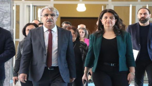 İmralı Heyeti'nden Öcalan iddialarına yalanlama: 'Görüş notları manipüle ediliyor'