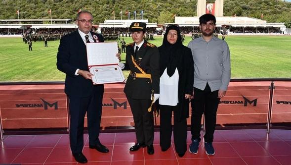 Şehit Ömer Halisdemir'in kızı teğmen oldu
