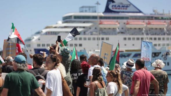 Yunanistan'da İsrailli turistleri taşıyan gemiye protesto