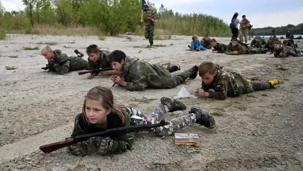 Rusya'da 8 yaşındaki çocuklara askeri eğitim veriliyor