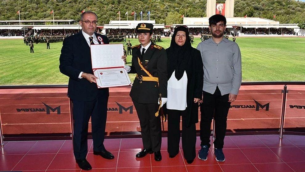 Şehit Ömer Halisdemir'in kızı teğmen oldu