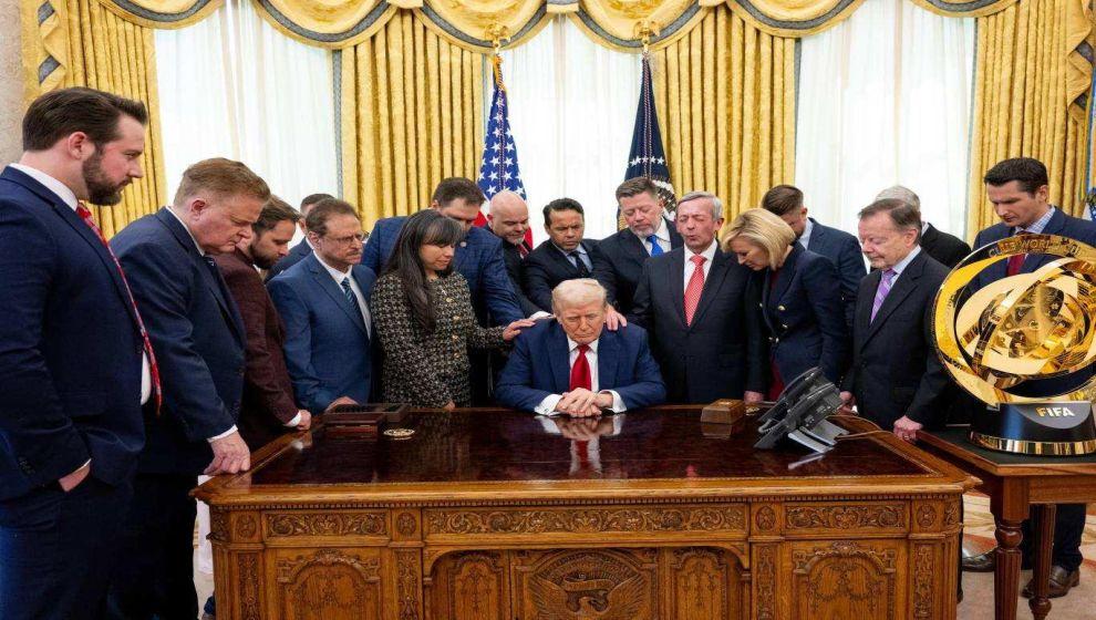 Trump, laiklik duvarını mı aşıyor? ABD'de devlet ve din yeniden iç içe