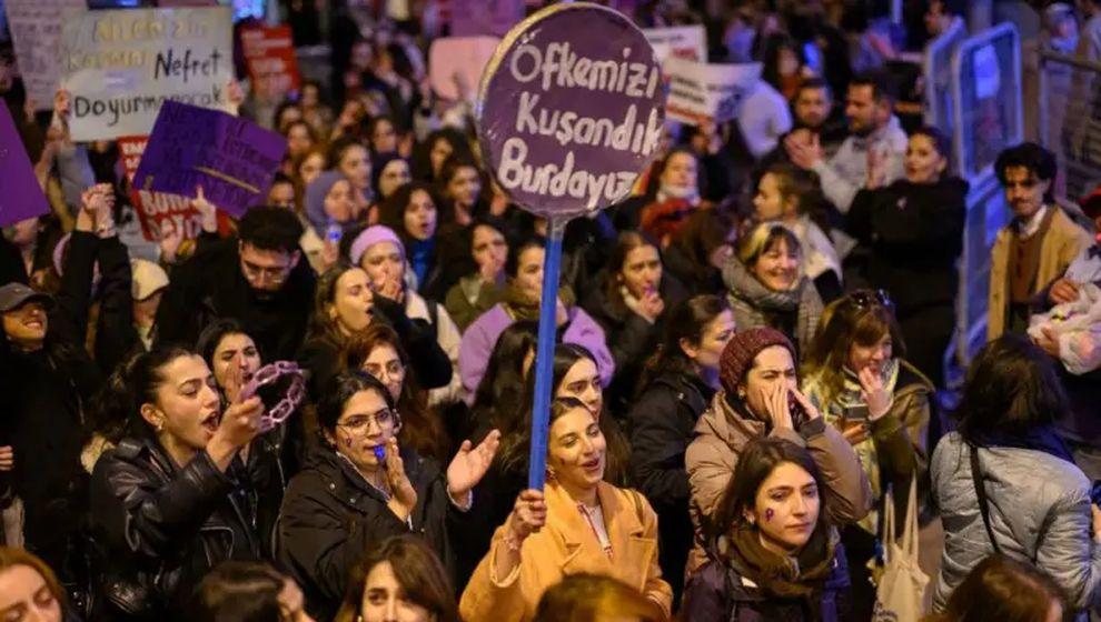 'Açık, net ve coşkulu bir evet': Flört nerede biter, taciz nerede başlar?