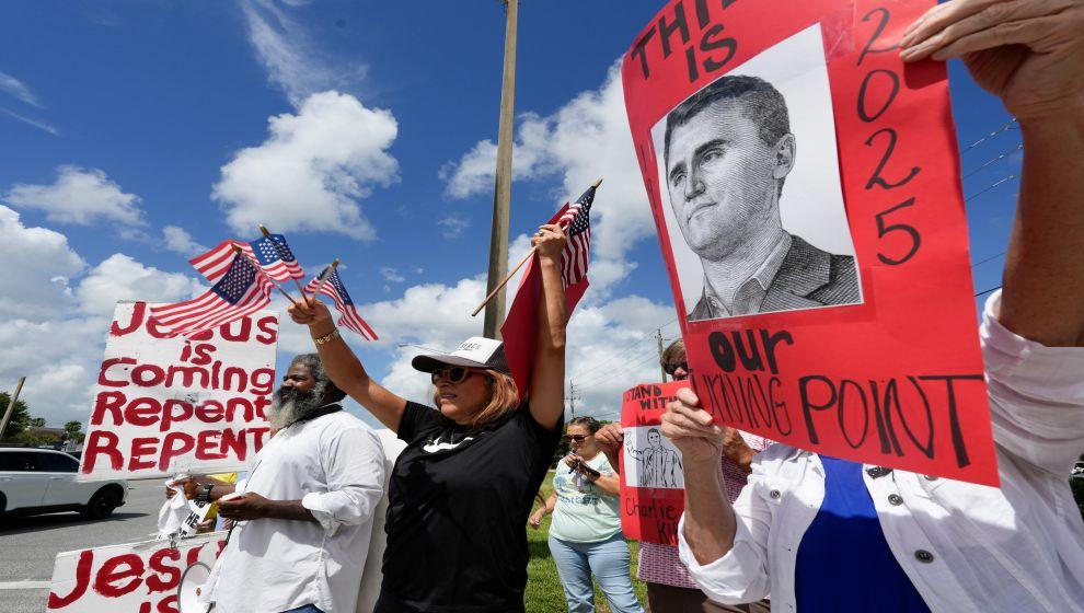 Charlie Kirk suikastı: Sosyal medya paylaşımları sonrası yüzlerce kişi işten atıldı