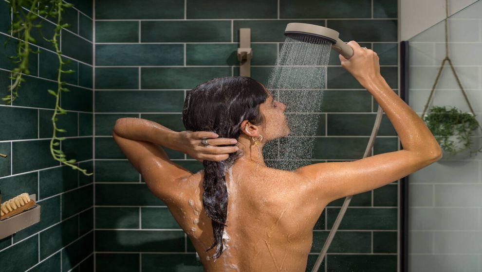 Duşu sabah kalkınca mı, gece yatmadan mı almalı?