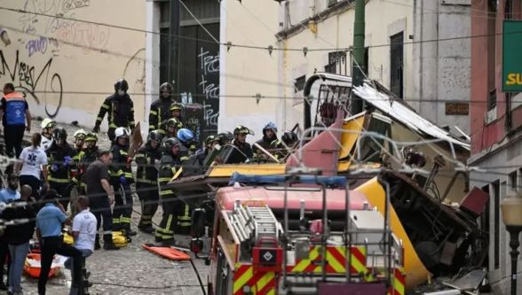 Lizbon'da tarihi füniküler raydan çıktı: En az 17 kişi öldü