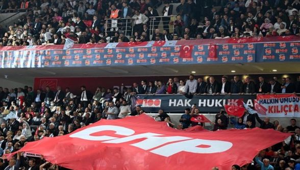 CHP kurultayının iptali davası 24 Ekim'e ertelendi: Tedbir kararı kabul edilmedi