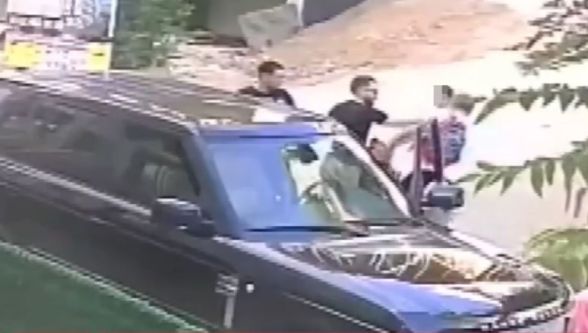 Hız yapan sürücünün haydutluğu: Kendisini uyaran babayı çocuklarının önünde tokatlayan eşkiya yakalandı