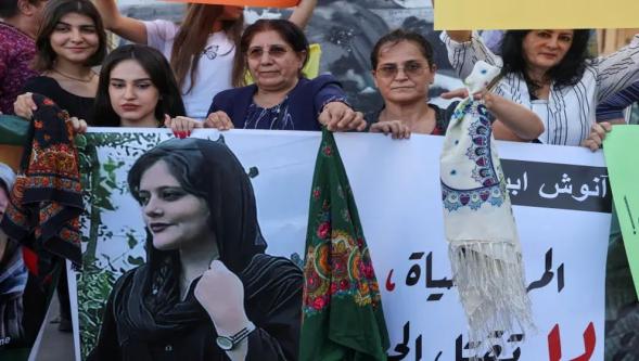 Mahsa Amini sayesinde oldu: İran'ın her yerinde kadınlar artık örtünme kurallarına meydan okuyor