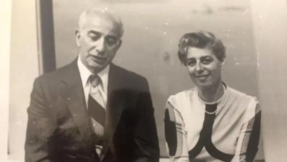 Patronlarının yatırımlarını kopyalayıp sessizce milyoner olan sekreter