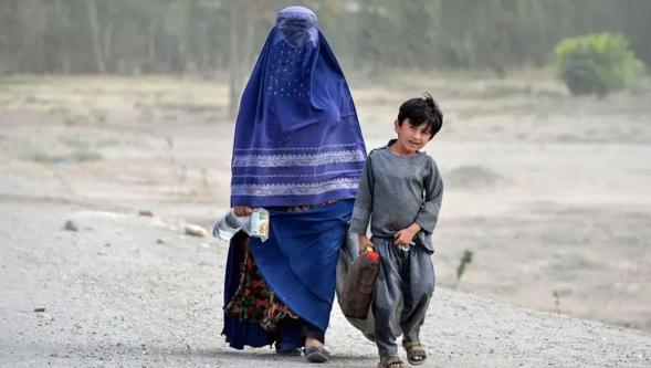 Taliban, kadınların yazdığı kitapları da üniversitelerden attı