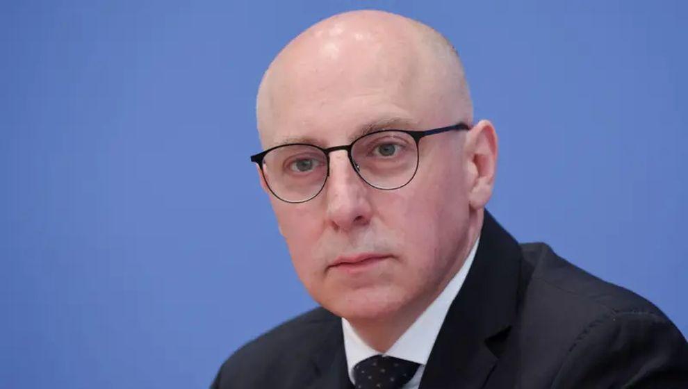 Sinan Selen göçmen olarak gittiği Almanya'da istihbaratın zirvesine nasıl yükseldi?