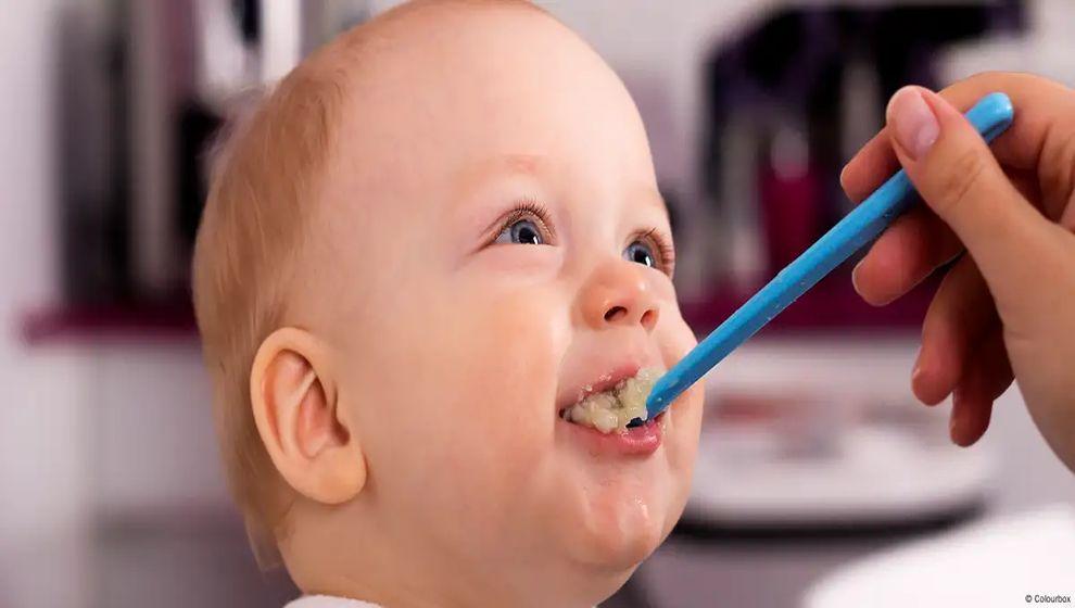 'Bebeklere fıstık yedirmek alerjiyi önleyebilir'