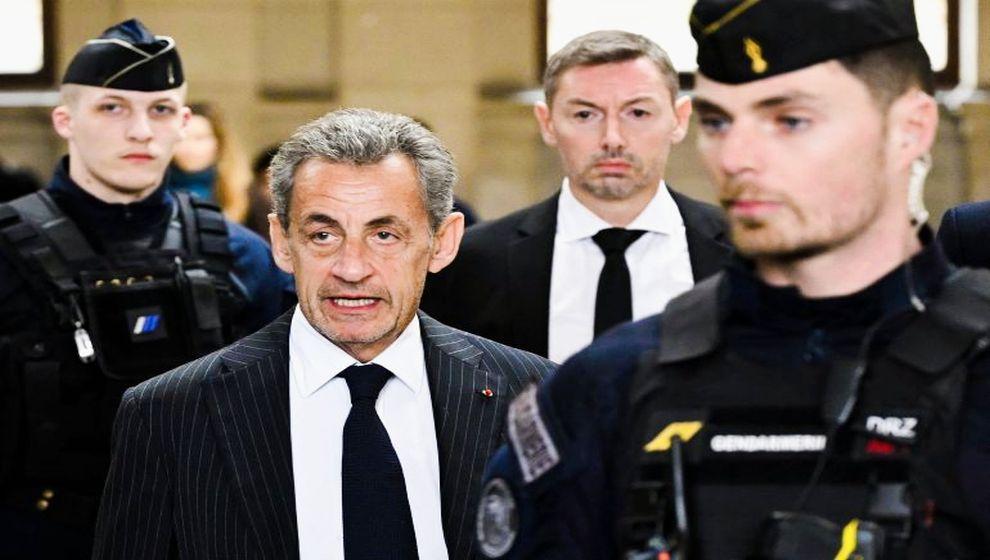 Eski Cumhurbaşkanı Sarkozy'e cezaevinde hakaret ve tehdit: Üç mahkum özel denetim altında