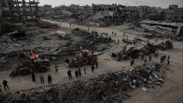 Gazze'de Türk bayraklı konvoy şehre girdi: Yeniden inşa başladı
