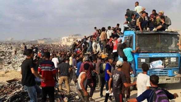 İsrail yardımları kısıtlıyor: Gazze'ye girecek TIR sayısı yarı yarıya azaltıldı