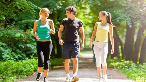 Günde bir saat telefonsuz yürümek neleri değiştiriyor?