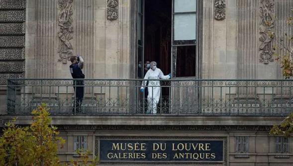 Paris Savcısı: "Louvre Müzesi'ni organize profesyoneller değil adi suçlular soydu"