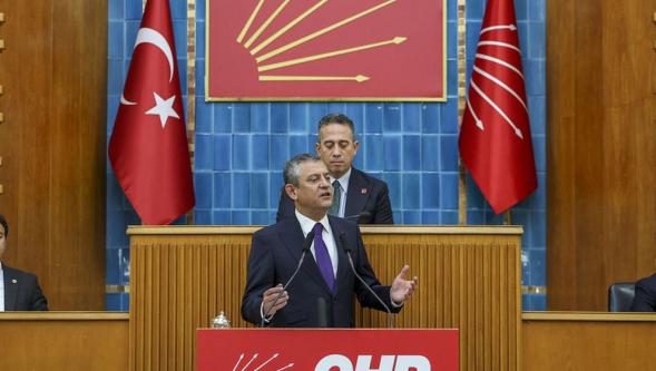 Özel, 'acı fıkra' diyerek anlattı: "Gazetecinin gözaltına alındığını duyuran muhabir de gözaltında"