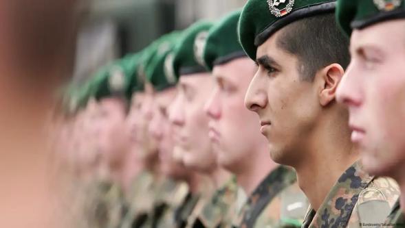 Uzmanlar: 'Alman ordusuna daha fazla göçmen kökenli alınmalı'