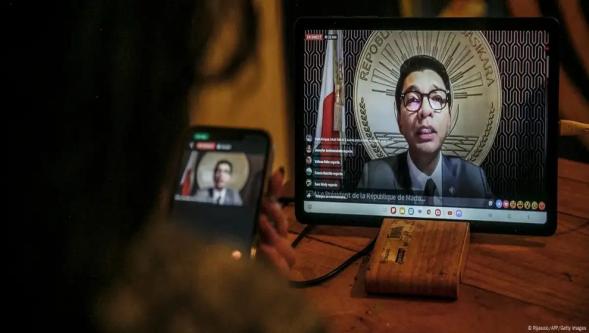Yurt dışına kaçan Madagaskar Cumhurbaşkanı meclisi lağvetti