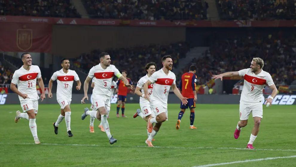 Türkiye İspanya'dan bir puanla döndü, Dünya Kupası bileti için play-off oynayacak