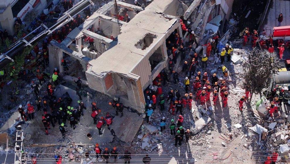 Gebze'de çöken binanın altı metro, üstü ihmal