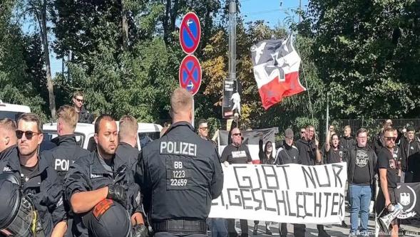 Almanya'da demokrasiye güven azalıyor