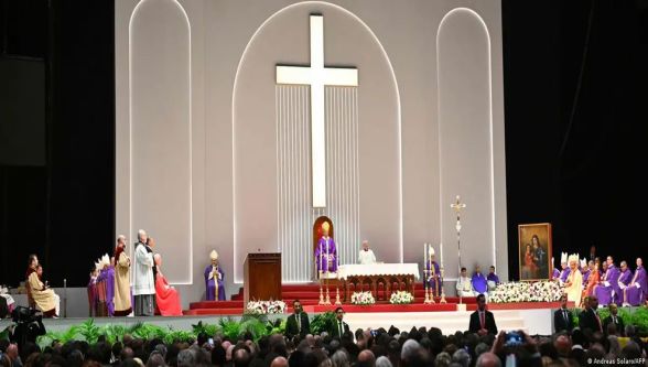 Papa Sultanahmet Camii'ni ziyaret etti, İstanbul Volkswagen Arena'da ayin yönetti