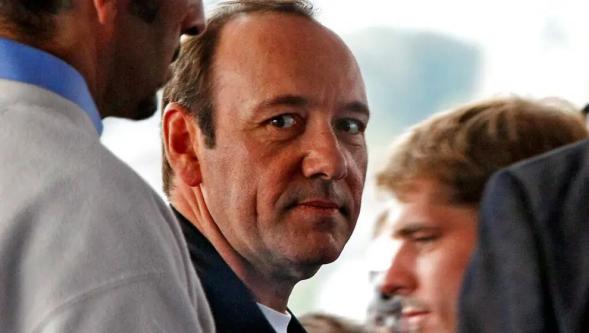 Kevin Spacey, "evsiz" sözüne açıklık getirdi