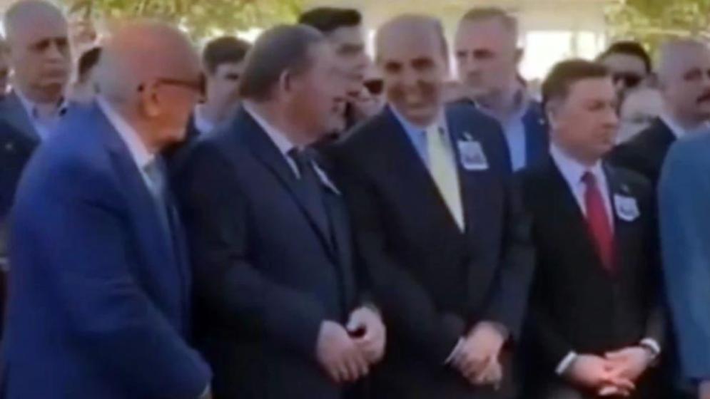 Şehit cenazesinde gülüşen AKP ile CHP üyeleri tepki çekti
